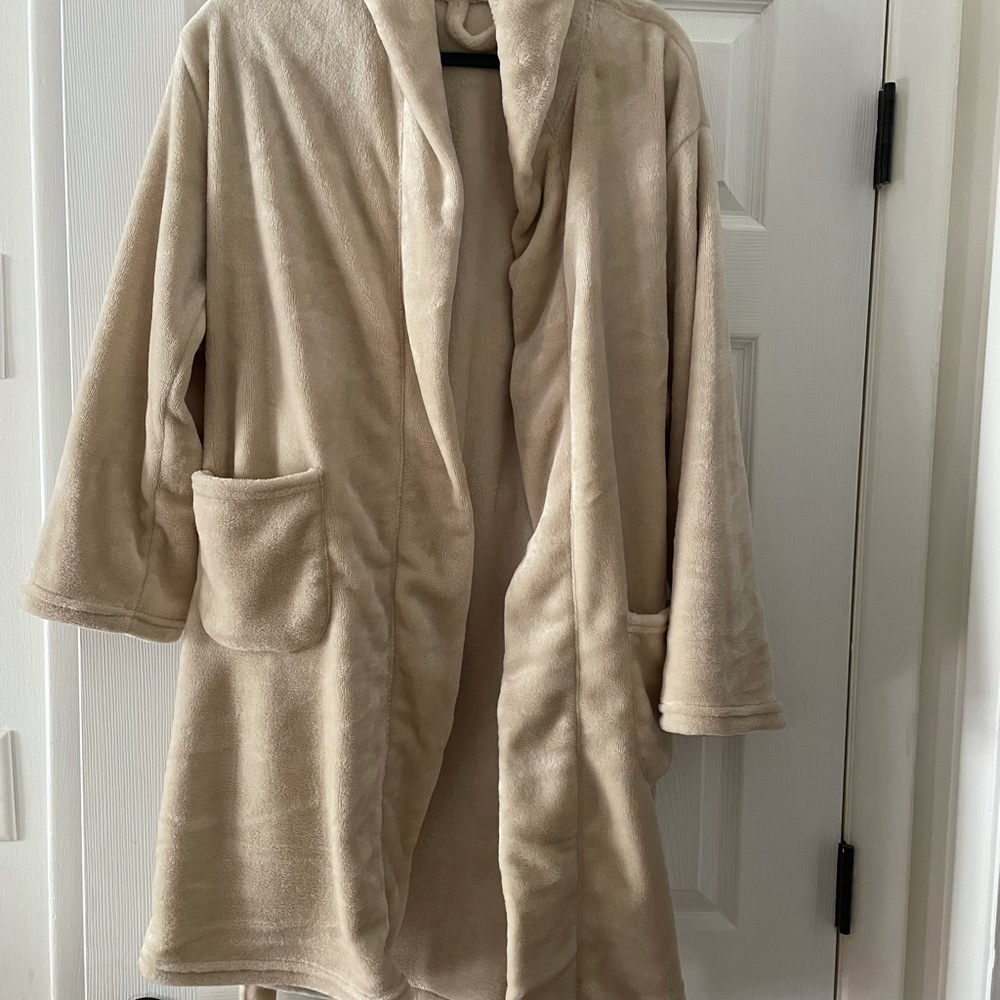 Like new Summer & Rose robe